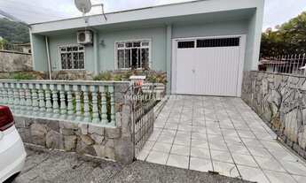 Imagem: Casa semi mobiliada com edícula localizada