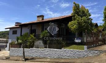 Imagem: Casa Semimobiliada, com 4 Dormitórios Sendo