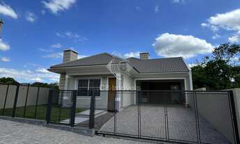 Imagem: Bela Casa Com 3 Dormitórios sendo 1 Suíte