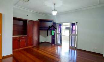 Imagem 6: Casa duplex com suíte, móveis planejados e espaço gourmet