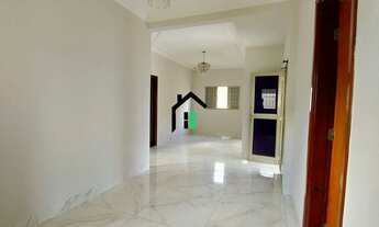 Imagem 3: Casa duplex com suíte, móveis planejados e espaço gourmet