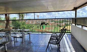 Imagem: Casa ampla com 4 quartos, suíte, terraço