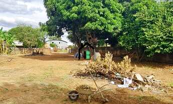 Imagem: Lote plano de 1698 m², ideal para uso comercial