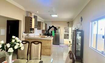 Imagem 3: Casa 2 quartos com suíte, espaço gourmet e quarto extra!