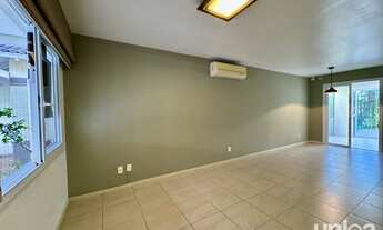 Imagem 2: Casa estilo Sobrado para venda em Santa Maria com 03 dormitórios Garagem para 02