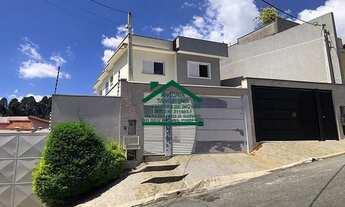 Imagem 2: SOBRADO COM 3 SUÍTES(1 SUÍTE PRIVATIVA NA EDÍCULA)–2 VAGAS–JORDANÓPOLIS–ARUJÁ/SP