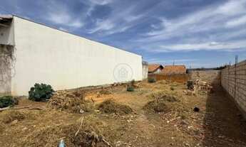 Imagem: Terreno Amplo à Venda Ideal para Investimento