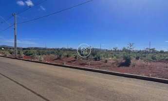 Imagem 4: Terreno Amplo e Bem Localizado – Ideal para Construção