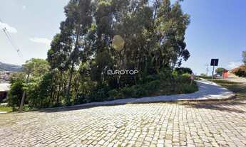 Imagem: Amplo terreno de esquina no bairro Santo