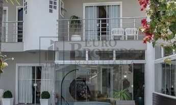 Imagem: Casa com ampla estrutura de lazer, finamente