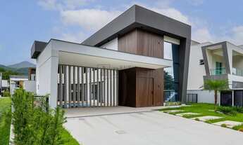 Imagem 2: Casa com 4 suítes e 4 vagas à venda no condomínio Caledônia em Camboriú/SC