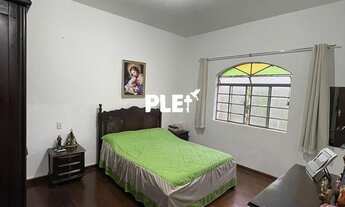 Imagem 3: Casa Duplex com 3 Quartos, 2 Banheiros e 2 Vagas – Centro da Cidade