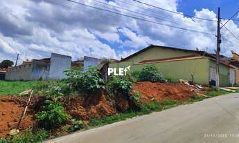 Imagem: Terreno à venda no bairro Santa Fé em