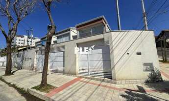 Imagem: Casa Duplex,localizada no Bairro Itapoã