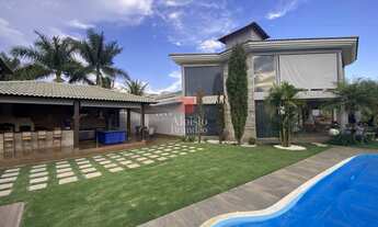 Imagem 2: Lindo sobrado com piscina, 03 suítes na parte inferior e 01 na superior