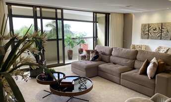 Imagem: Mansão Suspensa em frente ao Parque de