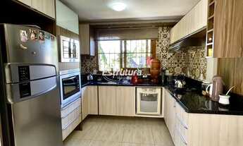 Imagem 2: Deslumbre-se: Casa Excepcional no Parque Pinheiro, um Refúgio de Estilo e Confo