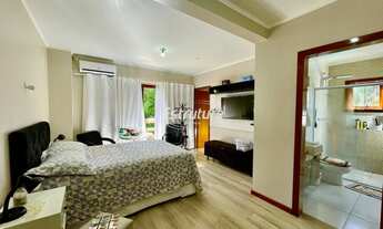 Imagem 6: Deslumbre-se: Casa Excepcional no Parque Pinheiro, um Refúgio de Estilo e Confo