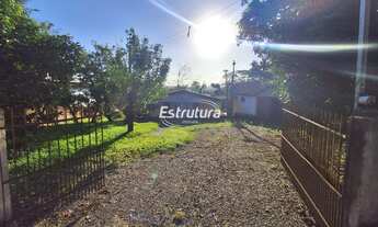 Imagem 2: Seu Refúgio em Boca do Monte: Casa e Pátio Amplo em Local Tranquilo