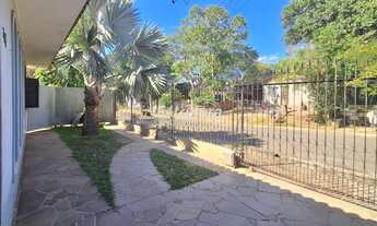 Imagem 2: Casa e Apartamento com Piscina: 3 Dormitórios, 1 Suíte e 1 Quarto