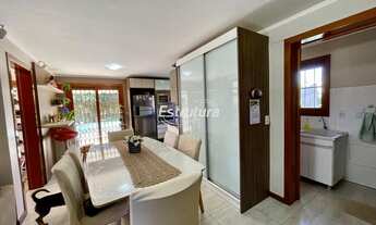 Imagem 3: Deslumbre-se: Casa Excepcional no Parque Pinheiro, um Refúgio de Estilo e Confo