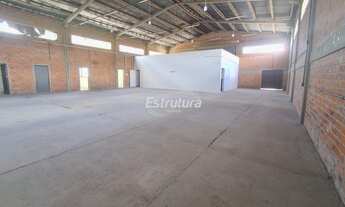 Imagem 2: Pavilhão amplo em Ótima Localização: 5 Salas, Cozinha e 2 Banheiros