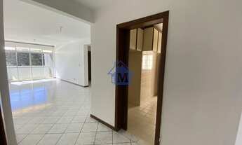 Imagem 2: Apartamento com 1 Suíte e 2 Quartos, Sacada, Elevador, no Centro!