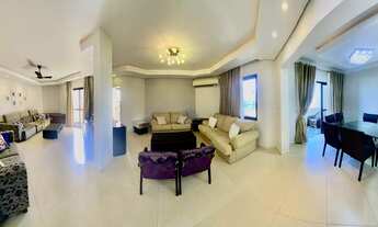 Imagem 2: Amplo Apartamento Mobiliado com 3 Salas, Sacadas, 1 Suíte Master e 2 Quartos!