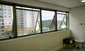 Imagem 3: Sala Comercial de 33m² Disponível Com Localização Privilegiada