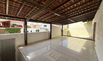 Imagem 2: Casa Comercial com 378m² no Renascença I – Ideal para Escritórios e Clínicas