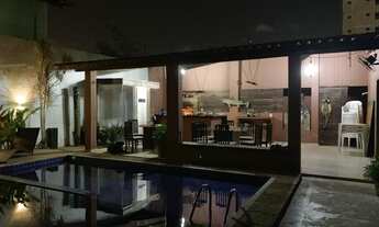 Imagem 4: Casa Solta à Venda no Calhau – 815m² com Piscina, Jacuzzi e Energia Solar