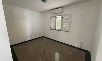 Imagem 6: Casa Alto Padrão no Calhau com 4 Quartos, Suíte Master e Vagas Cobertas