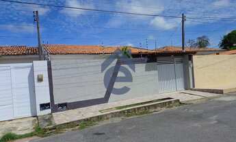 Imagem: Casa à venda na Gruta de Lourdes, possui