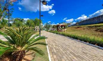 Imagem 6: Terreno à Venda no condomínio Terras de Genova - lote em declive com uma vista p