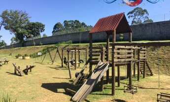 Imagem 3: Terreno à Venda no condomínio Terras de Genova - lote em declive com uma vista p