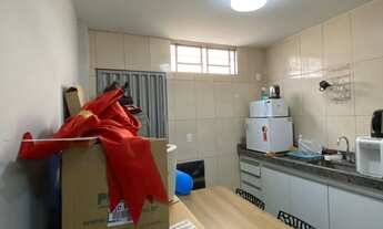 Imagem 6: Sala comercial para locação com ar-condicionado e móveis planejados