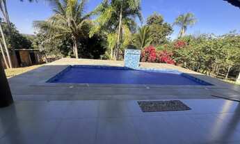 Imagem: Chácara com casa, piscina, curral e frutíferas