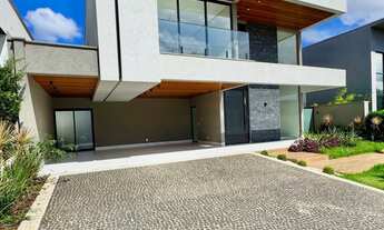 Imagem 2: Casa de Alto Padrão no Portal do Sol Green – 4 Suítes e Piscina Aquecida