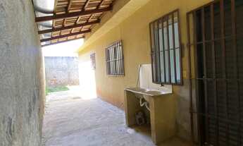 Imagem 4: Casa com 2 quartos e garagem para 2 carros em excelente localização