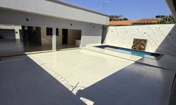 Imagem: Casa Alto Padrão com Piscina e Área Gourmet