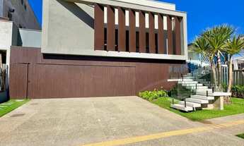 Imagem: Casa de alto padrão com 5 suítes, elevador