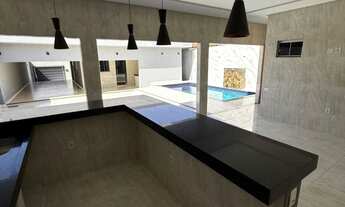 Imagem 4: Casa Alto Padrão com Piscina e Área Gourmet Completa