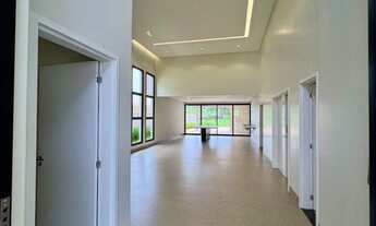 Imagem 4: Casa de luxo com 4 suítes, piscina e acabamento premium no Portal do Sol Green