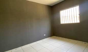 Imagem 5: Casa com 2 quartos e garagem para 2 carros em excelente localização