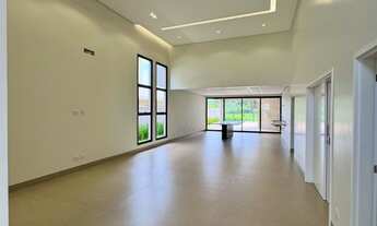 Imagem 5: Casa de luxo com 4 suítes, piscina e acabamento premium no Portal do Sol Green