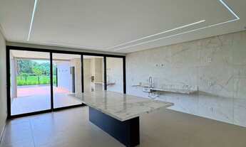 Imagem 7: Casa de luxo com 4 suítes, piscina e acabamento premium no Portal do Sol Green