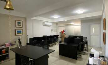 Imagem 5: Sala comercial para locação com ar-condicionado e móveis planejados