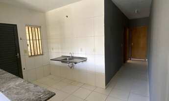 Imagem 6: Casa com 2 quartos e garagem para 2 carros em excelente localização