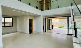 Imagem 5: Sobrado Alto Padrão com 3 Suítes, Acabamento Luxuoso – Jardins Bolonha