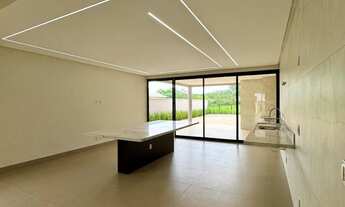 Imagem 6: Casa de luxo com 4 suítes, piscina e acabamento premium no Portal do Sol Green